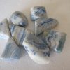 Pierre roulée de Scheelite veinée d’aragonite bleue