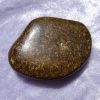 Pierre roulée de Bronzite